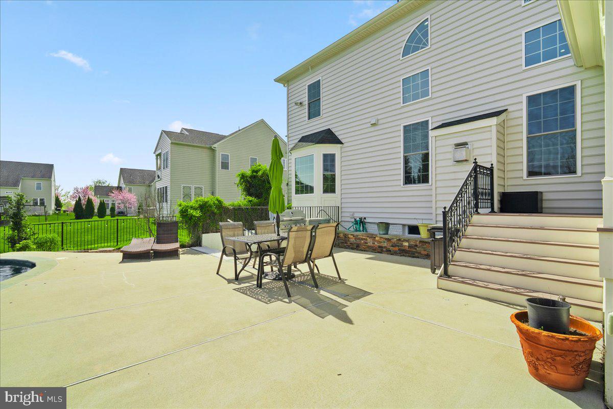 DAWSON'S CORNER - Residential