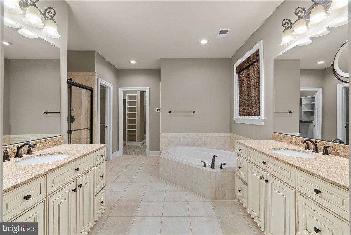 DAWSON'S CORNER - Residential