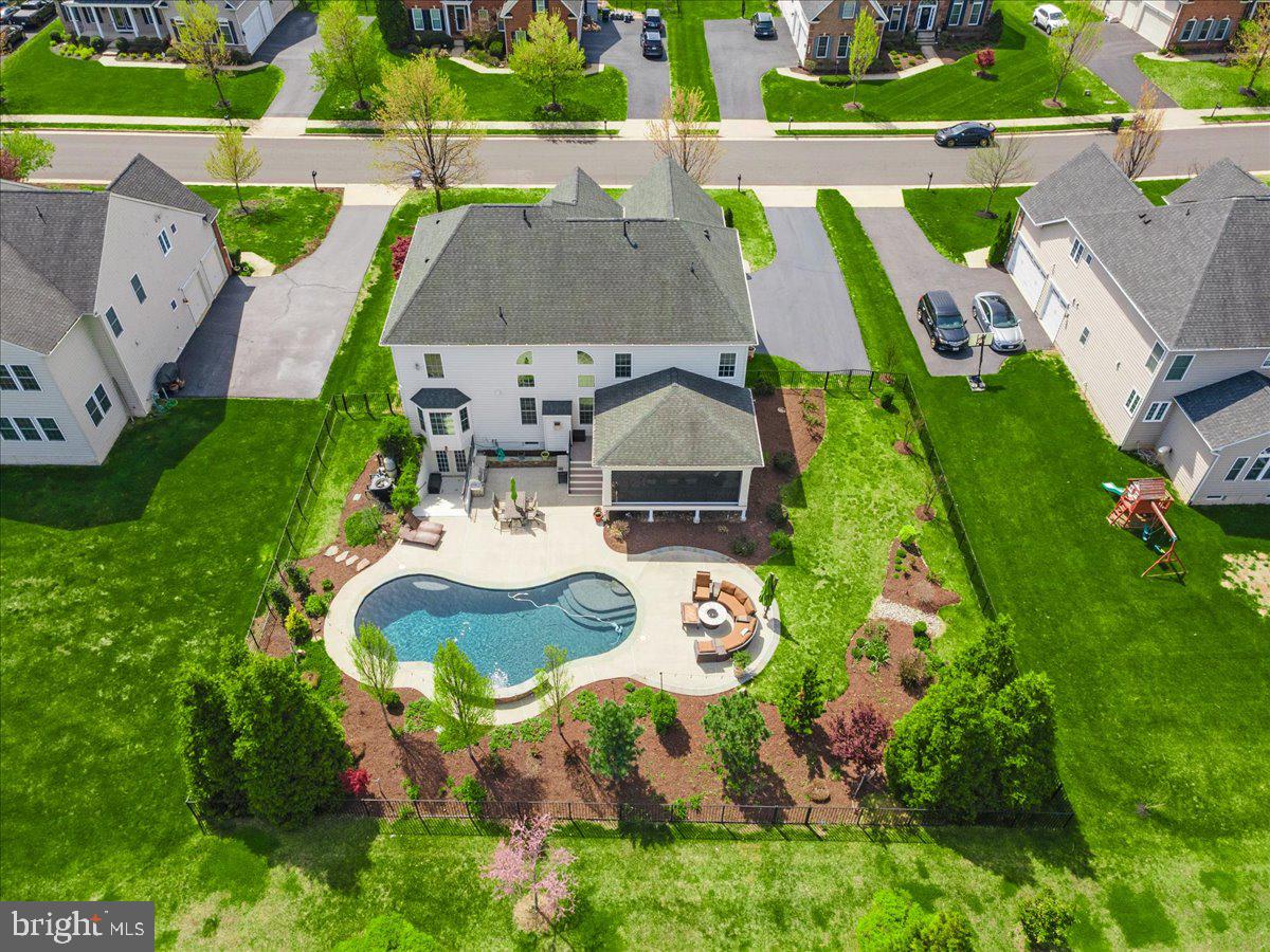 DAWSON'S CORNER - Residential