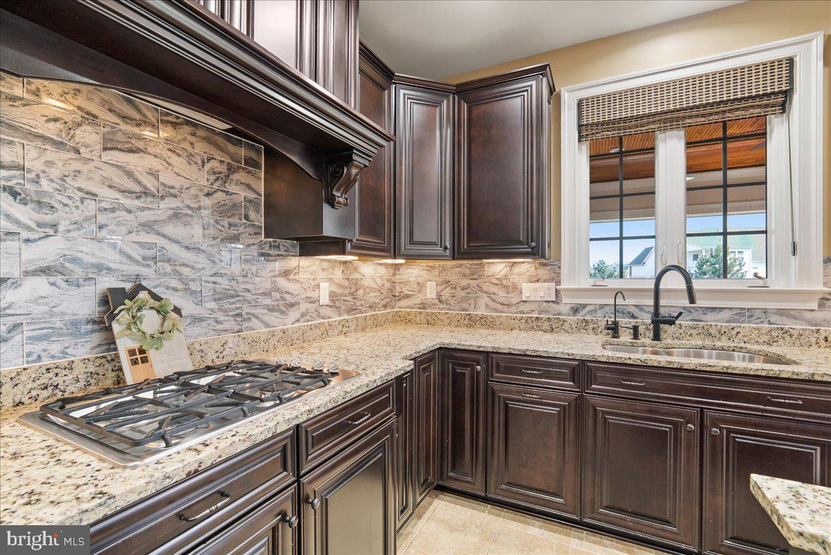 DAWSON'S CORNER - Residential