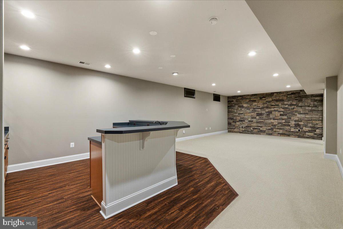 DAWSON'S CORNER - Residential