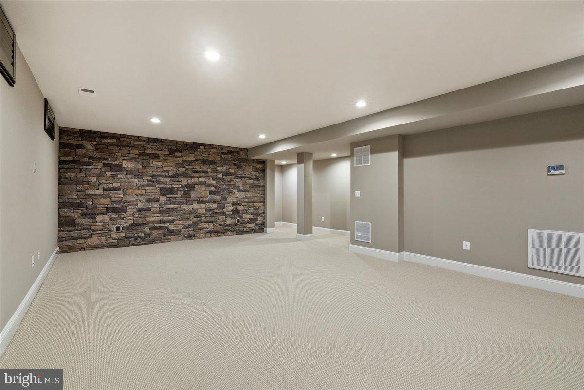 DAWSON'S CORNER - Residential