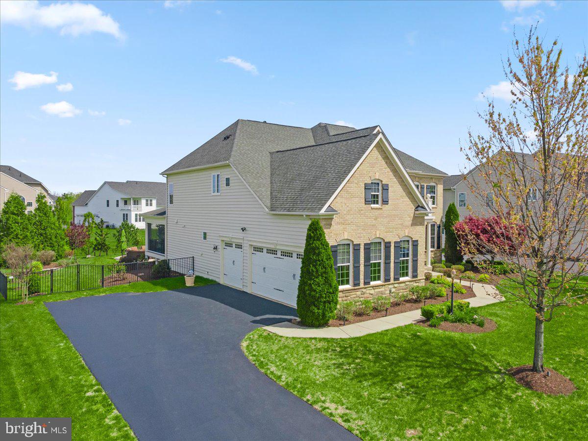 DAWSON'S CORNER - Residential