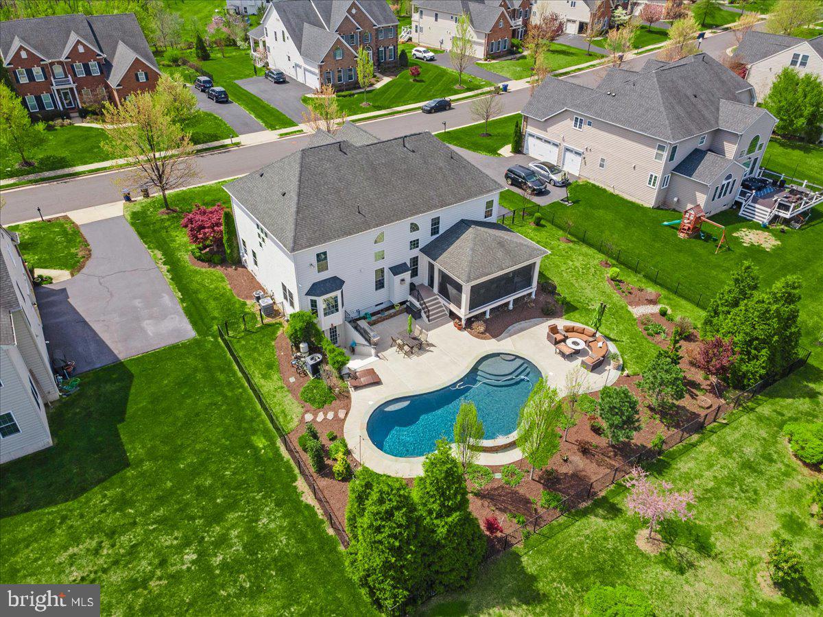 DAWSON'S CORNER - Residential