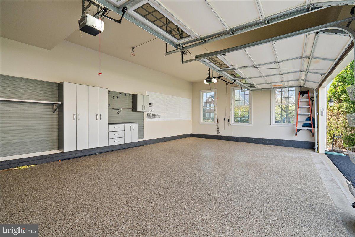 DAWSON'S CORNER - Residential