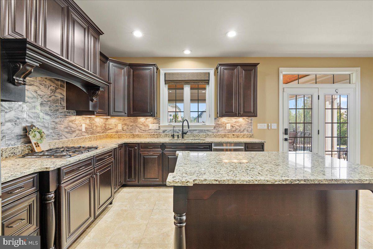 DAWSON'S CORNER - Residential