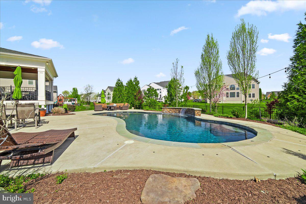 DAWSON'S CORNER - Residential