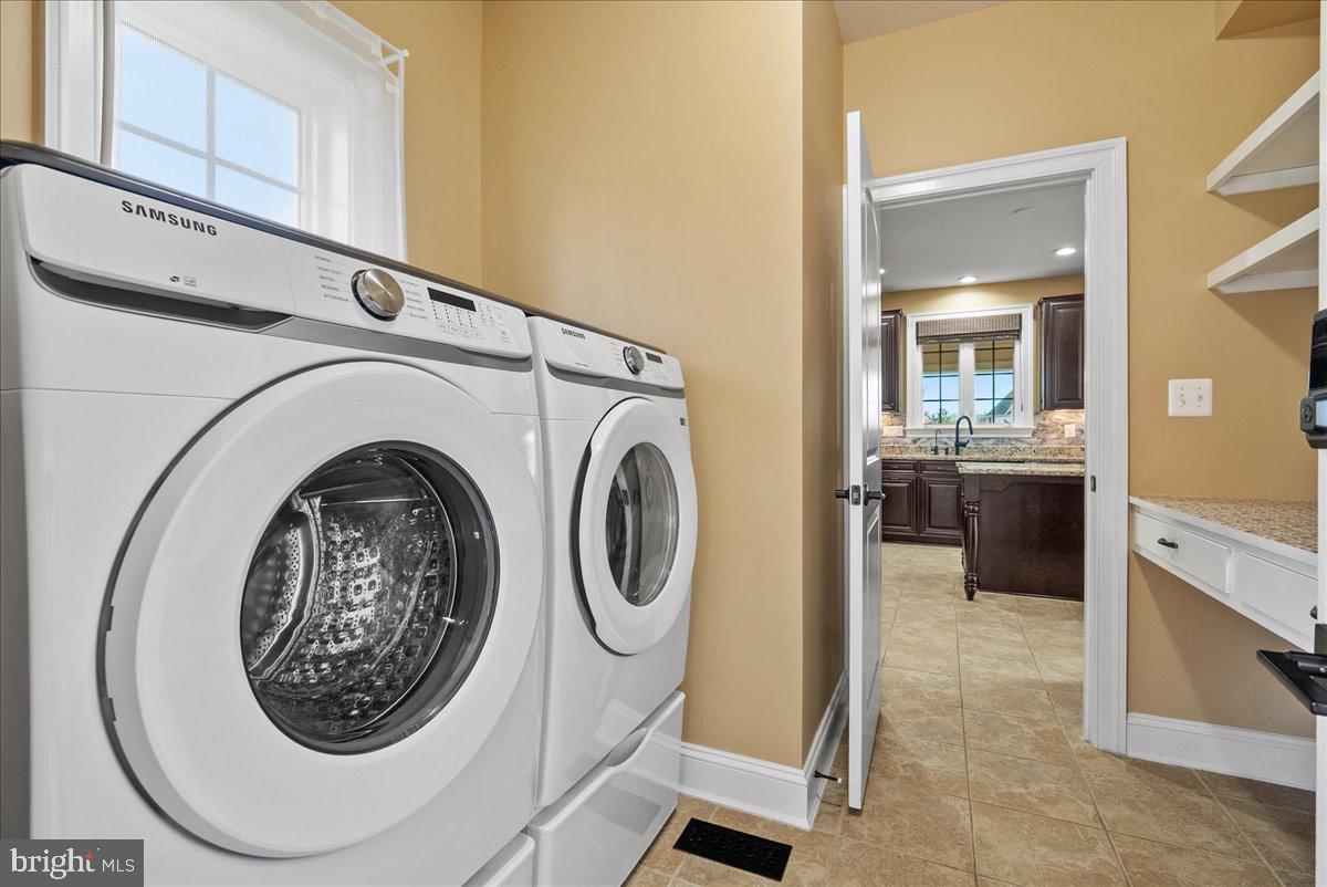 DAWSON'S CORNER - Residential