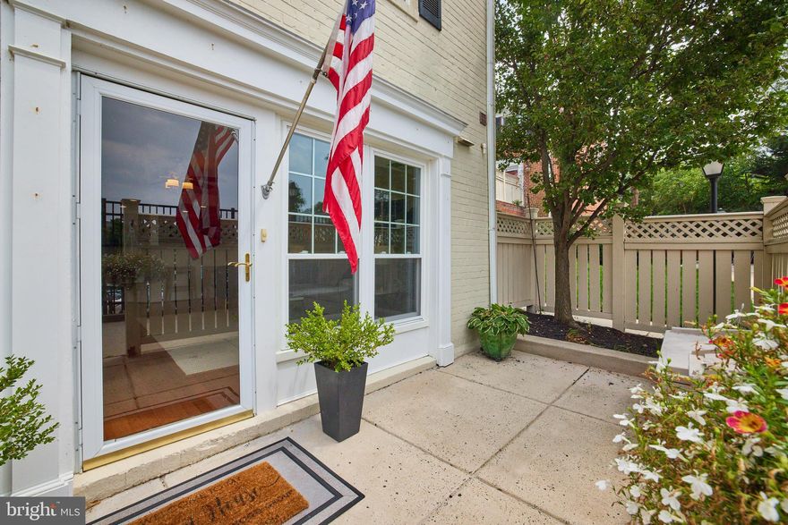 RARE END UNIT 2 bedroom, 2 full bathrooms (Emerson Model) in the desirable Parkside at Alexandria community.   This one-level condo is spacious, with over 1300 sq ft of living space, and is ready for new owners!  Updates include fresh neutral painting throughout, hardwood floors in the living, kitchen, and dining areas, recessed lighting and a newer French door fridge in the kitchen, new vanities, faucets, and light fixtures installed in both baths, and new carpeting in the primary bedroom.  Enjoy a large living area and kitchen with a bar top for additional seating.   Separate dining area and an additional family/den area off of the dining room that can be used as an office or another sitting area.   Separate laundry room with room for storage, a primary en-suite with a full bath, and an expansive patio area that's great for grilling and relaxing near the pool. AHS Home Warranty conveys to Buyer. HVAC is 2006 and was serviced in April 2023, hot water heater is 2021.  Short distance to the parking lot and the community amenities, which include an outdoor pool, fitness center, clubhouse, on-site management, tot lot, and lots of green space.   One parking decal is included in the price and an additional decal (for a second car) can be purchased for $150.   Convenient to shops, restaurants, the Holmes Run Trail, the Beatley Library, Old Town Alexandria, and I-395.