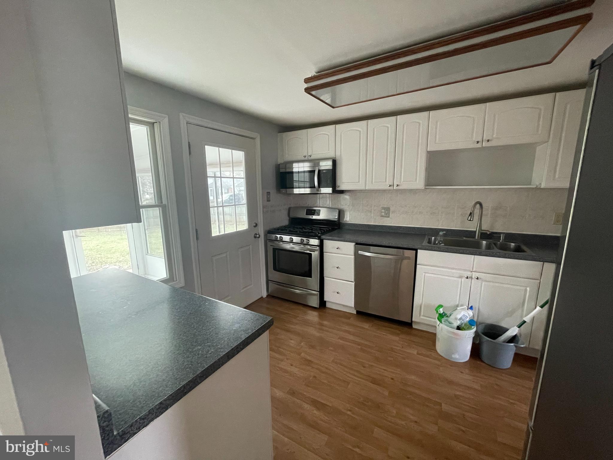 FOX MILL ESTATES - Residential Lease