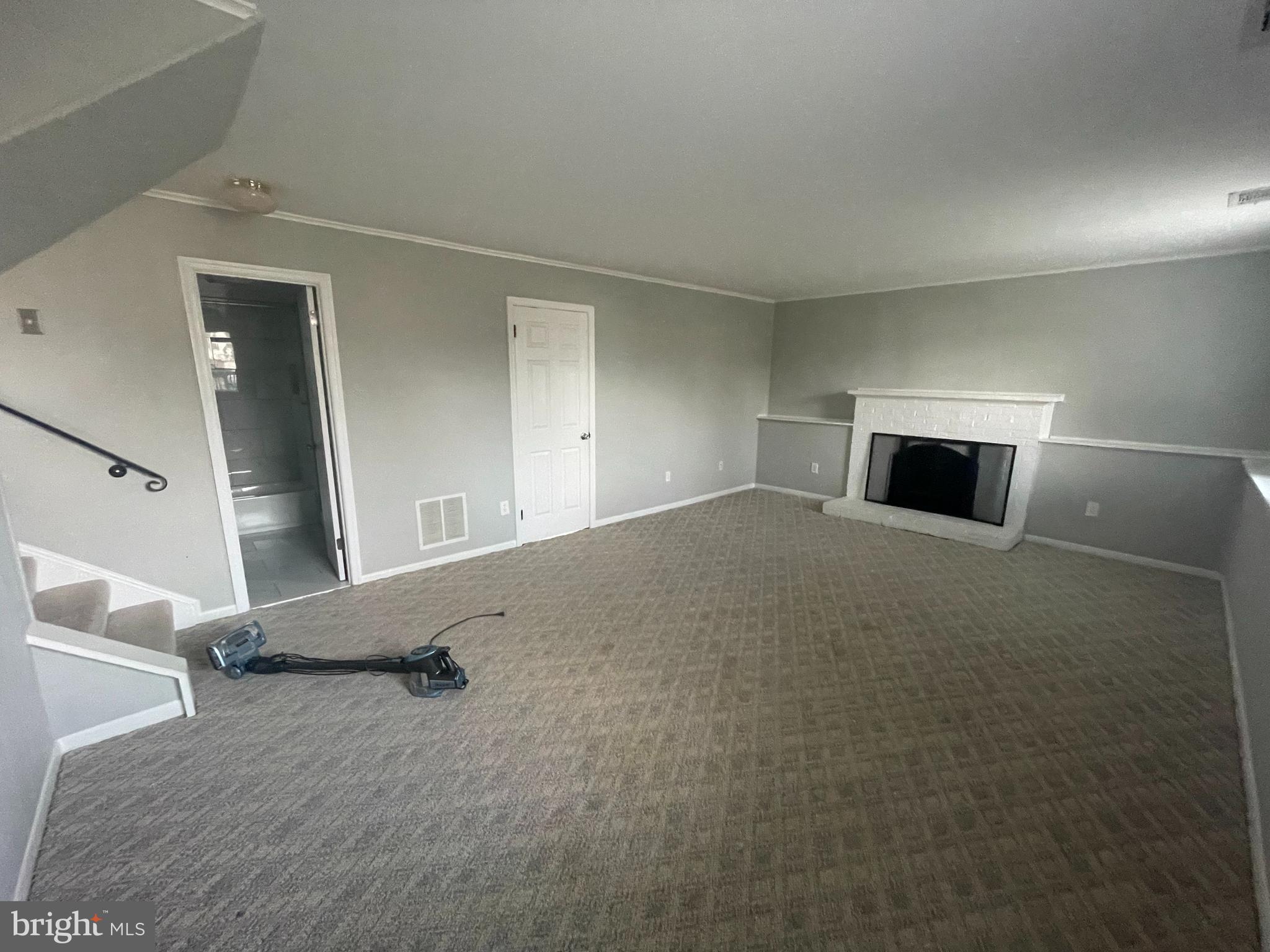 FOX MILL ESTATES - Residential Lease