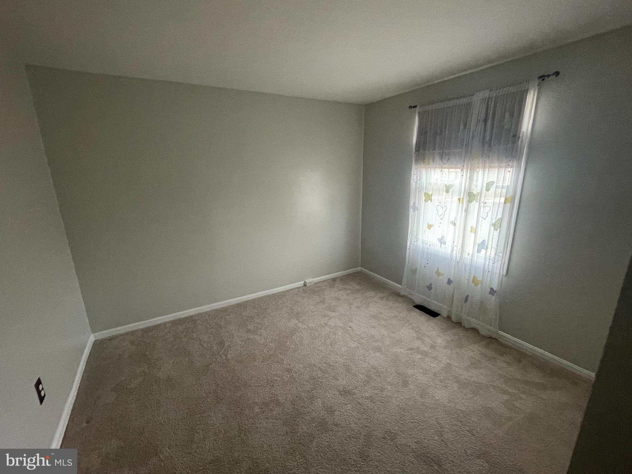 FOX MILL ESTATES - Residential Lease