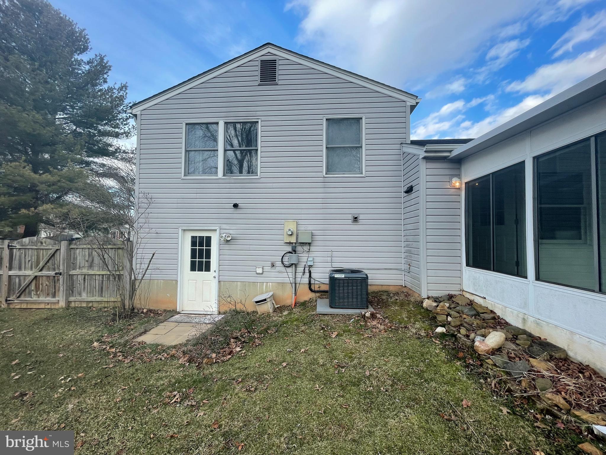 FOX MILL ESTATES - Residential Lease