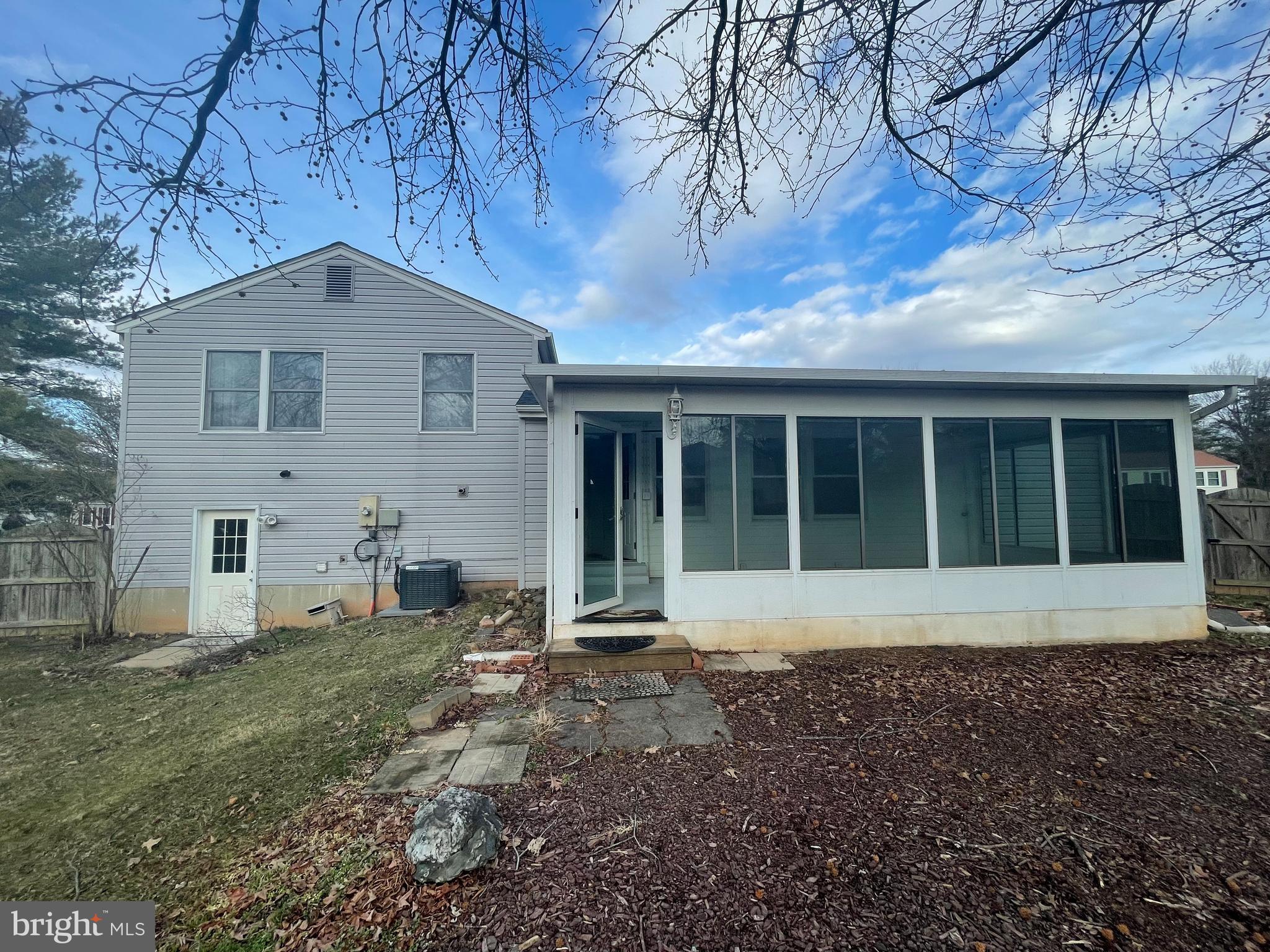 FOX MILL ESTATES - Residential Lease