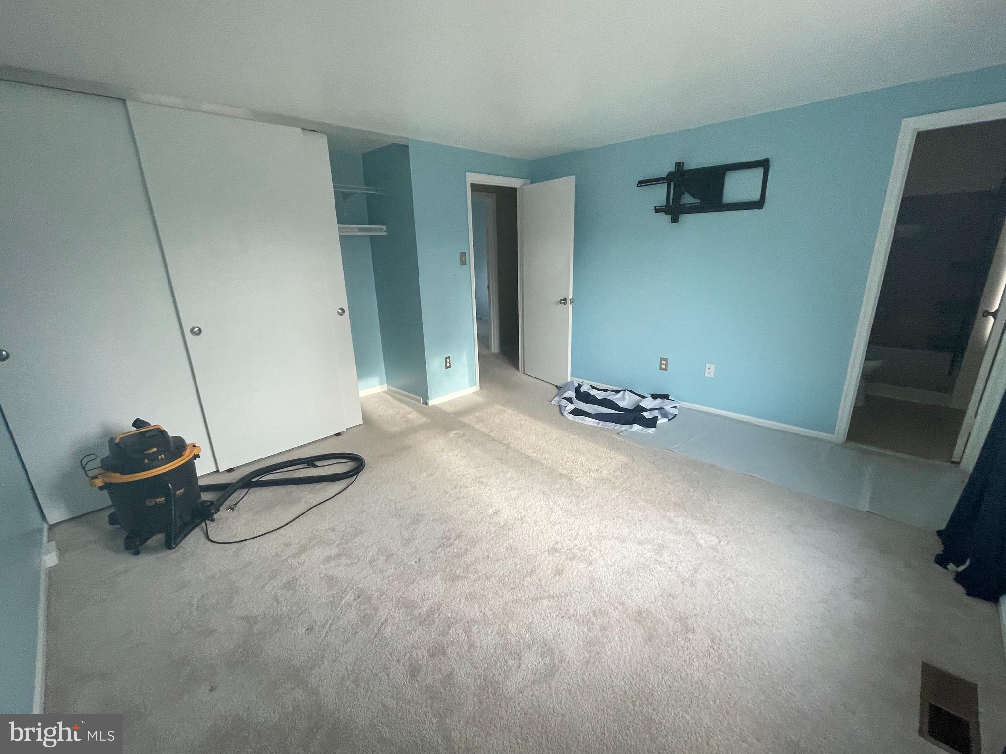 FOX MILL ESTATES - Residential Lease