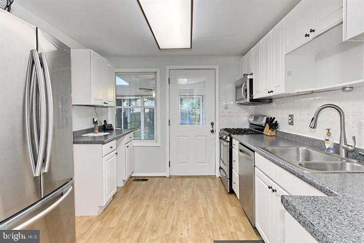 FOX MILL ESTATES - Residential Lease