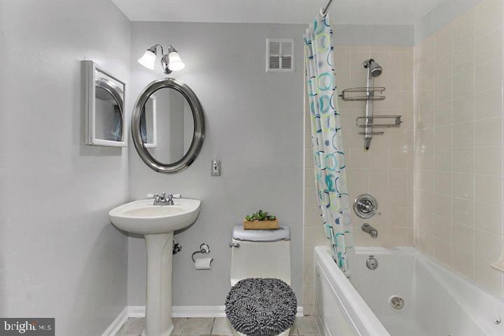 FOX MILL ESTATES - Residential Lease