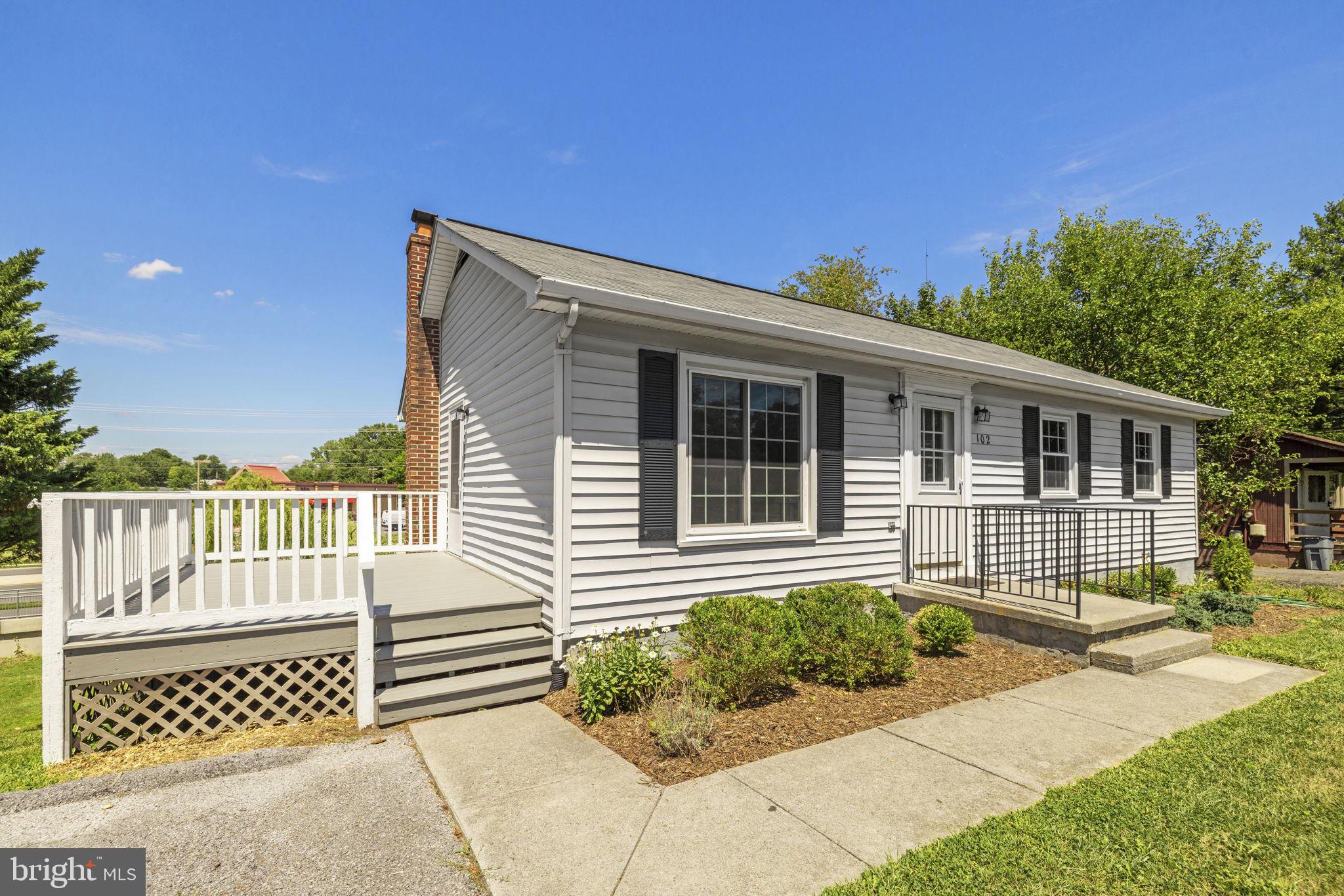 102 LINWOOD COURT