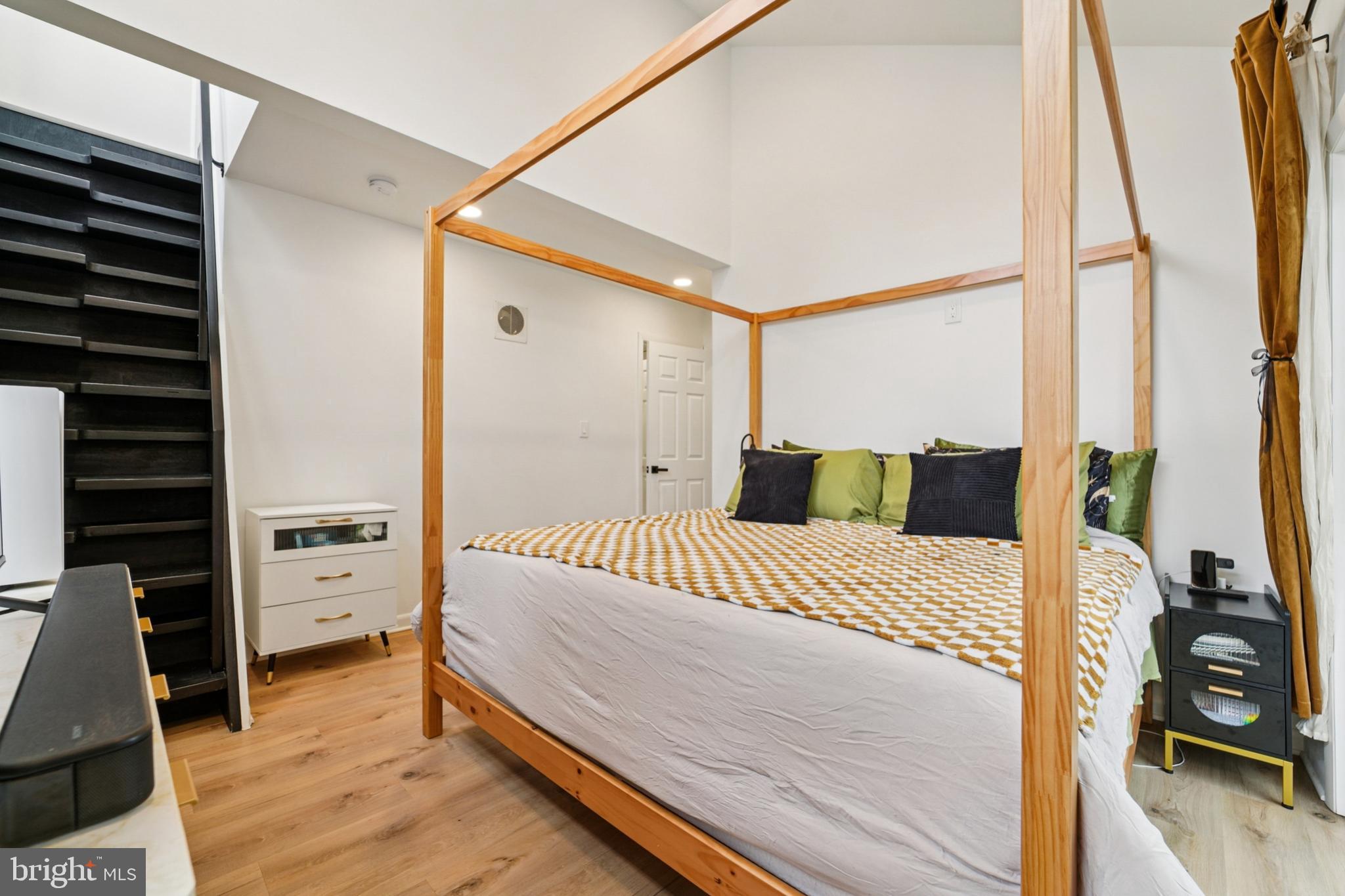 OAKLAND MILLS - Residential