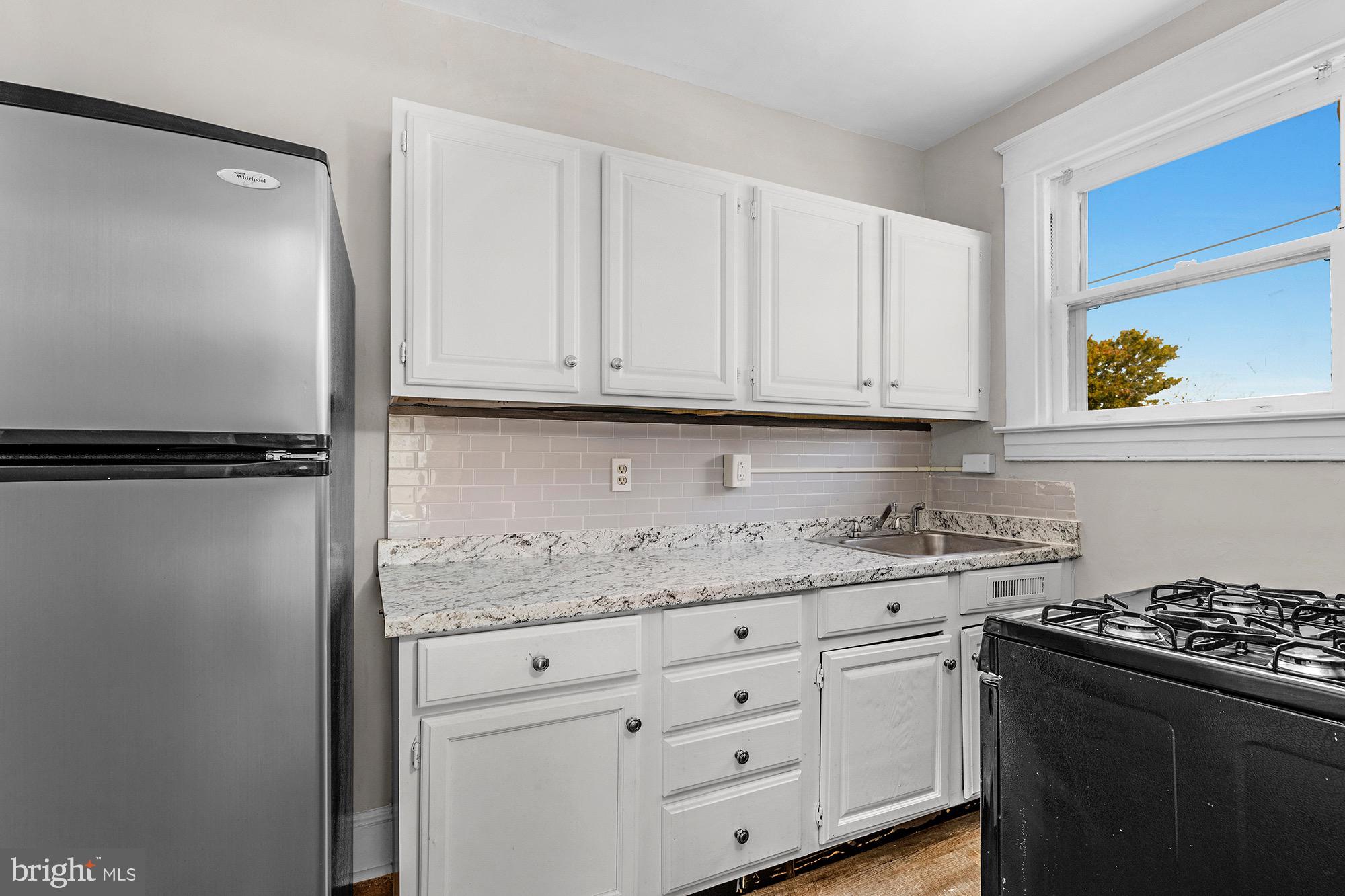 PARADISE - Residential Lease