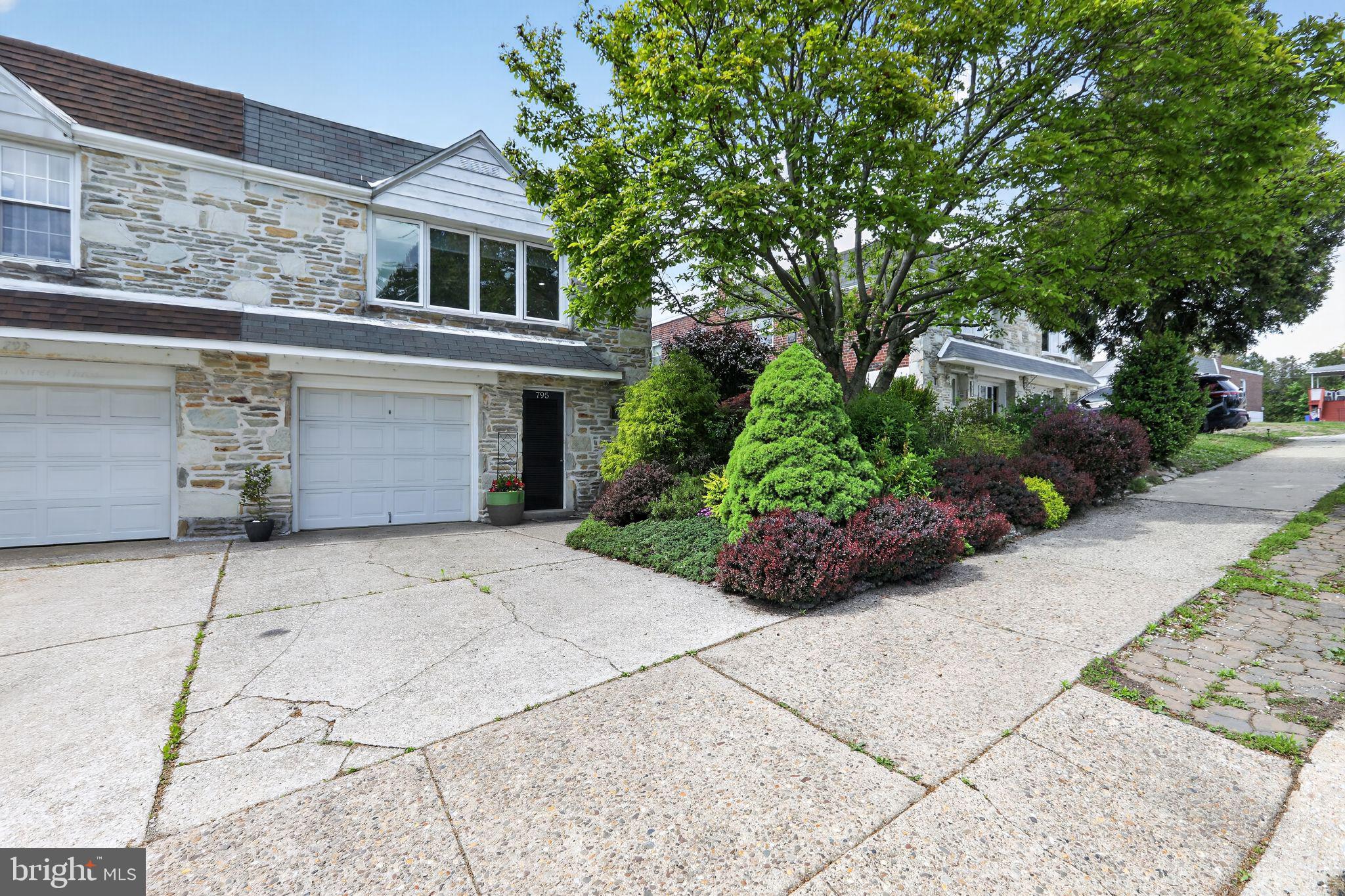 ROXBOROUGH - Residential