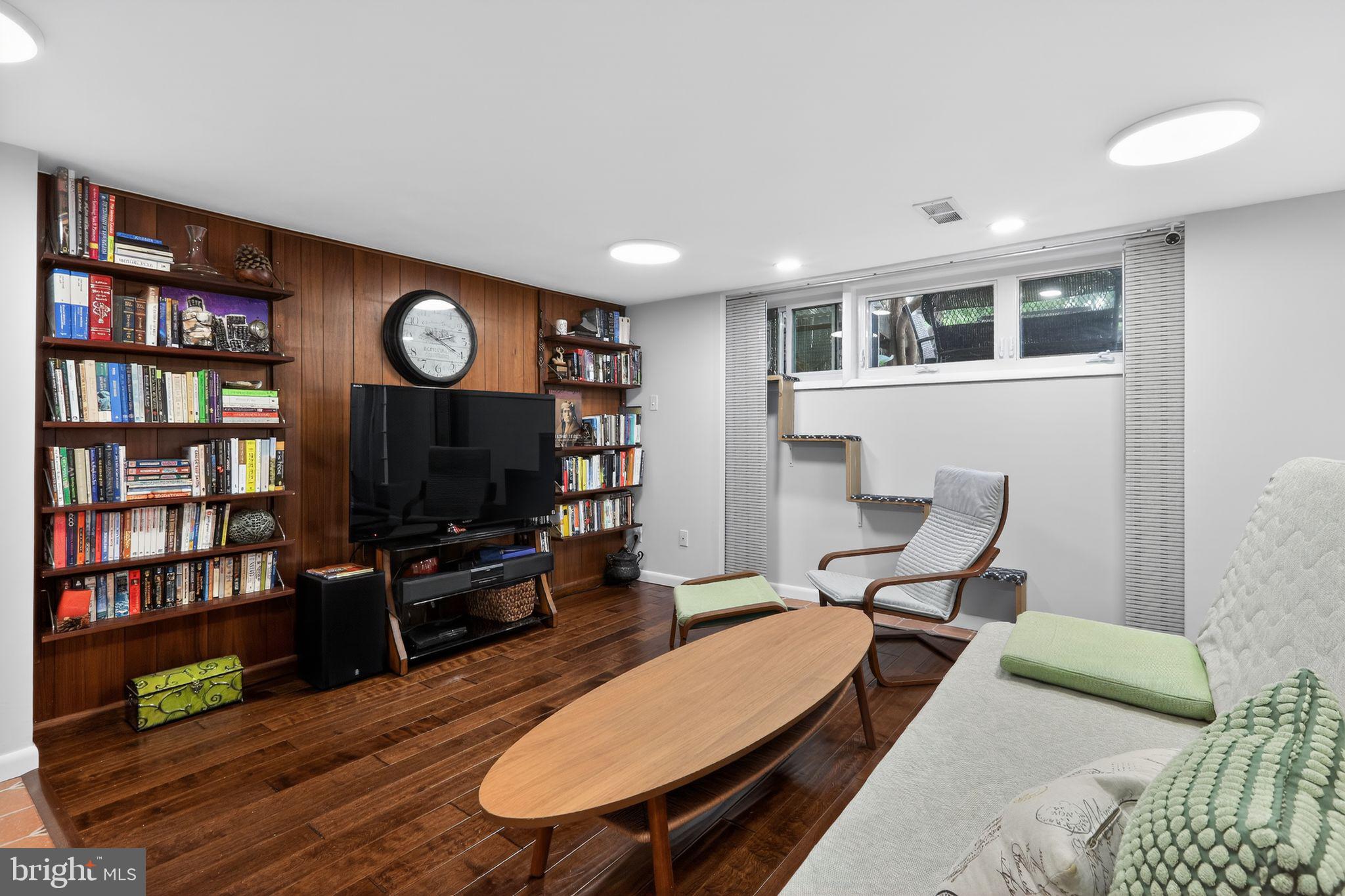 ROXBOROUGH - Residential