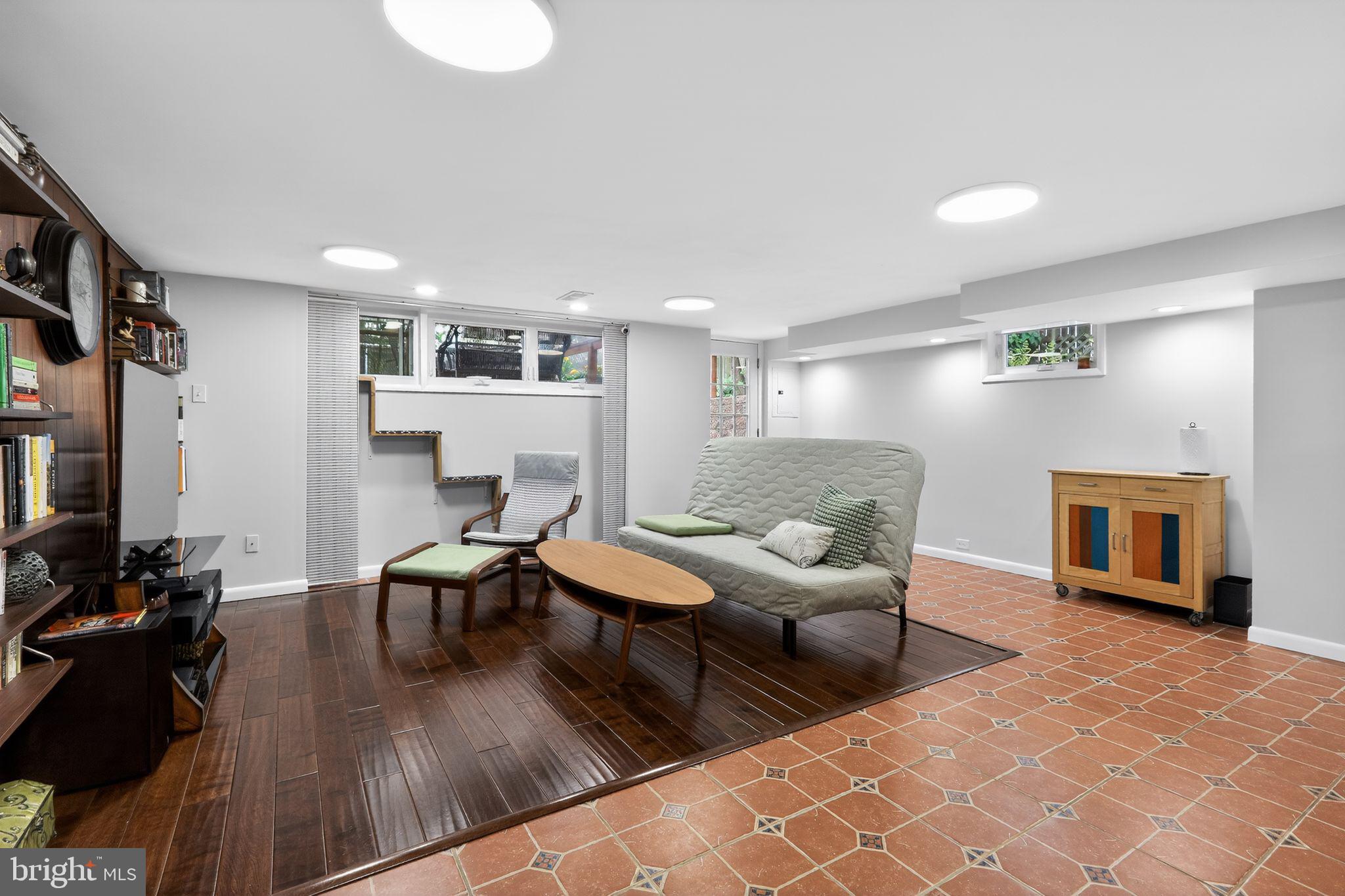 ROXBOROUGH - Residential