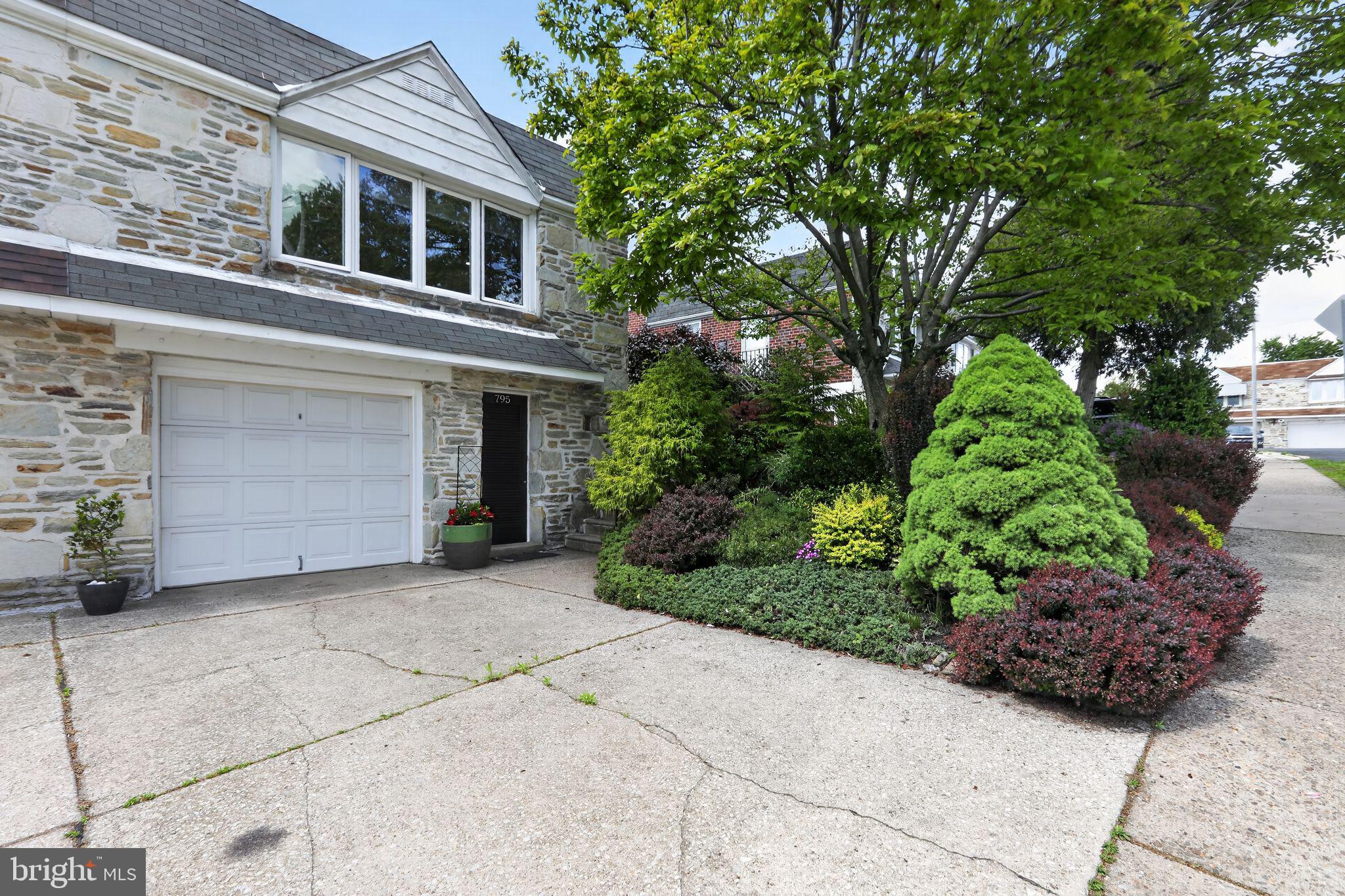 ROXBOROUGH - Residential