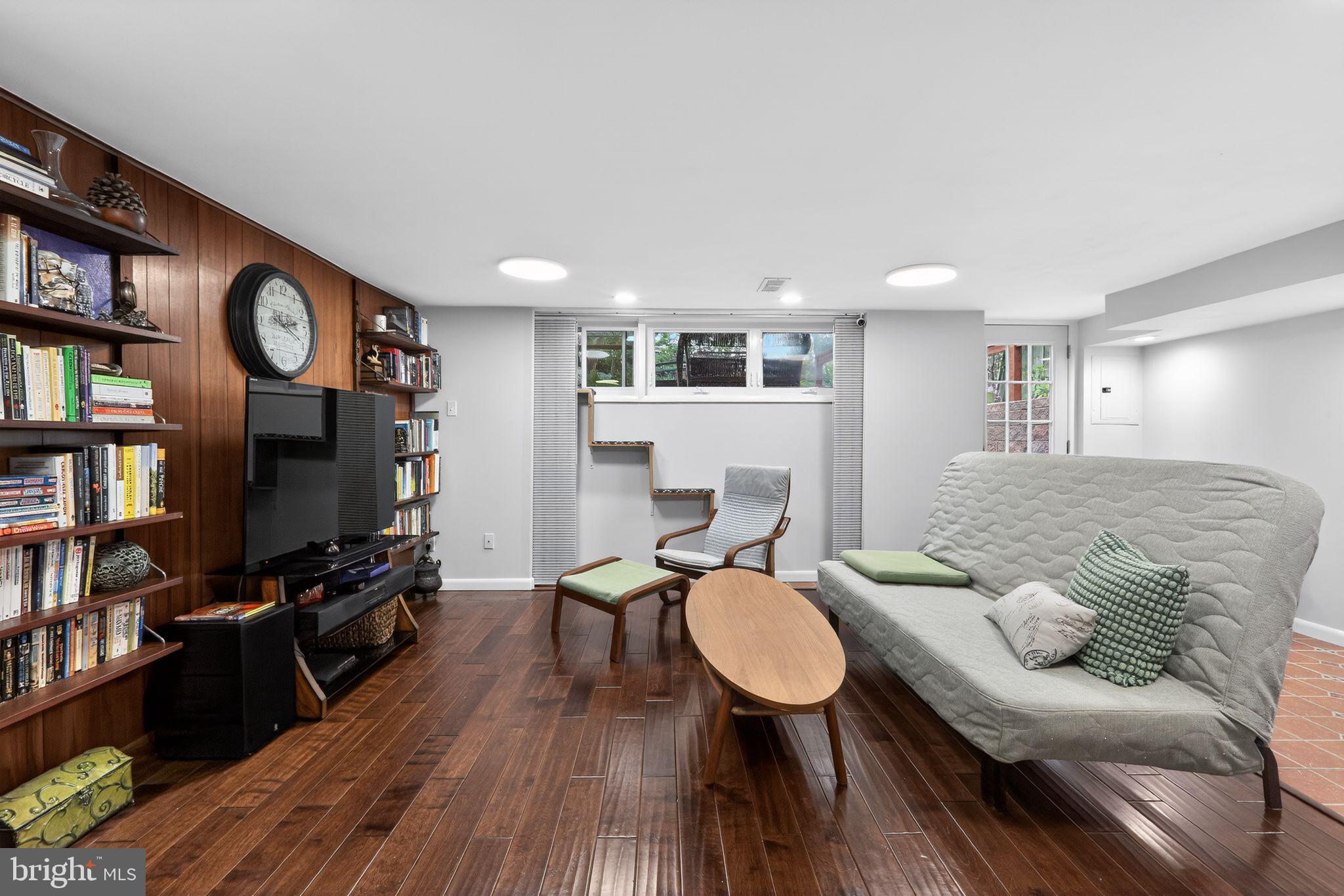 ROXBOROUGH - Residential