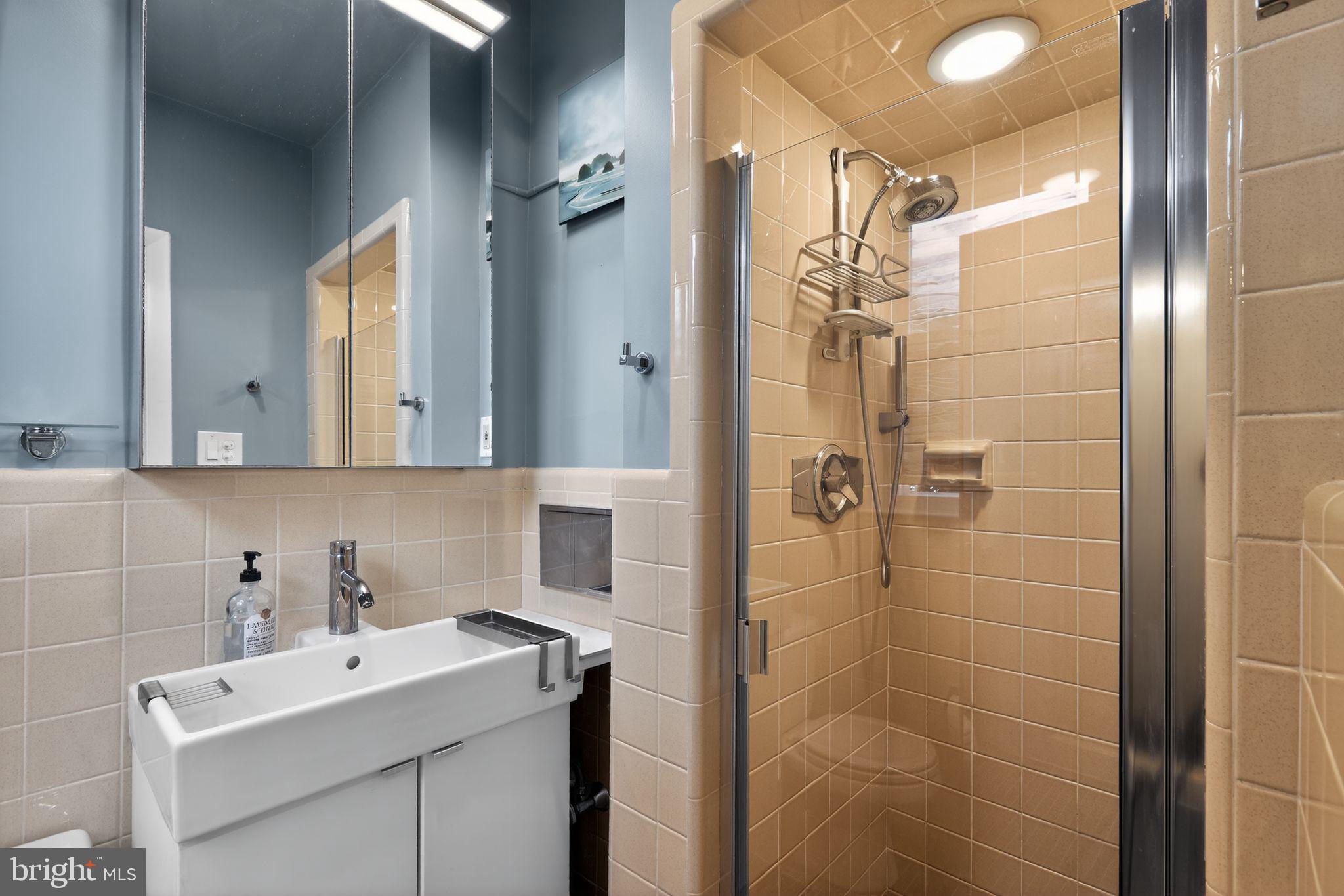 ROXBOROUGH - Residential