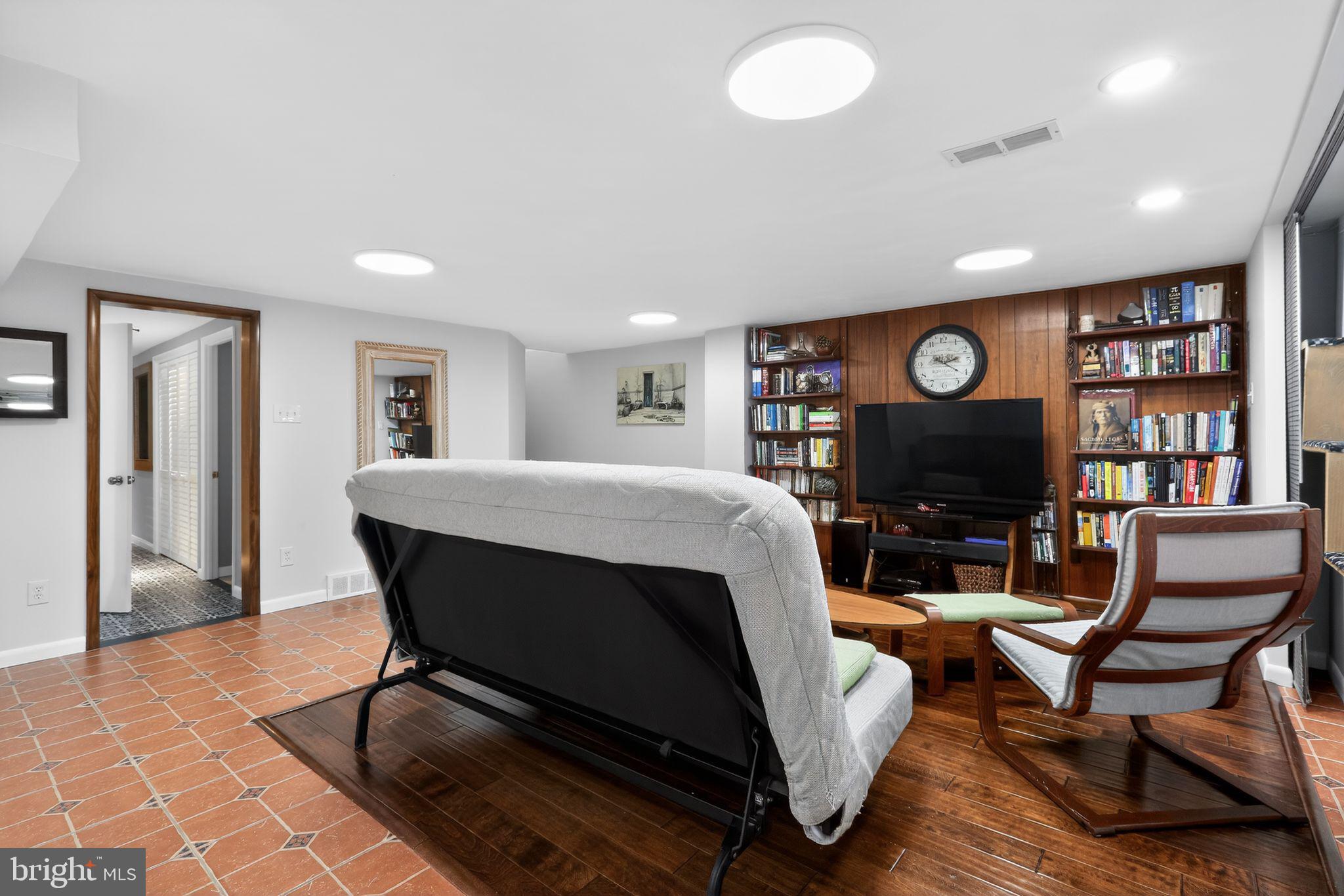 ROXBOROUGH - Residential