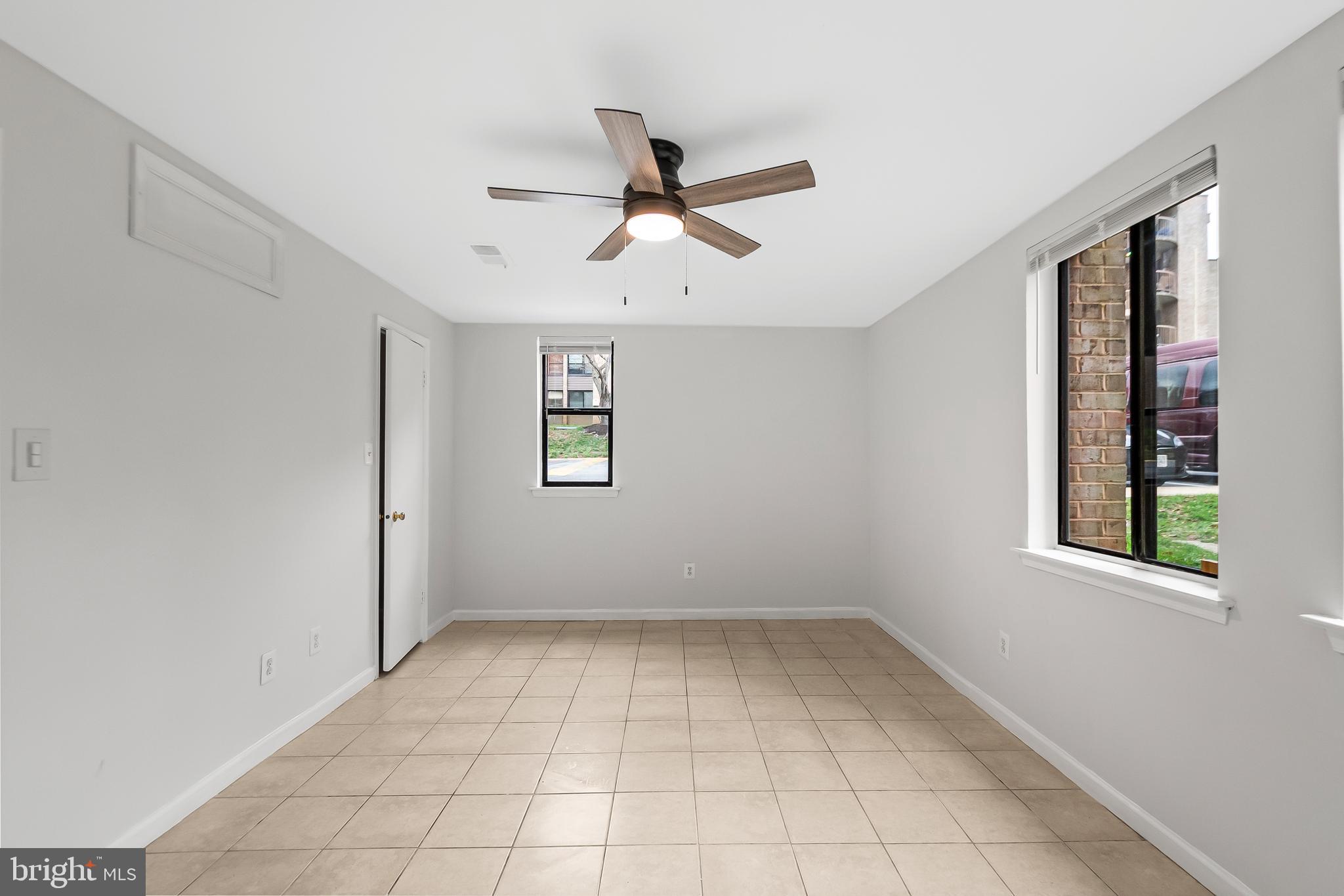 HUNTLEY SQUARE CONDOMINIUMS - Residential