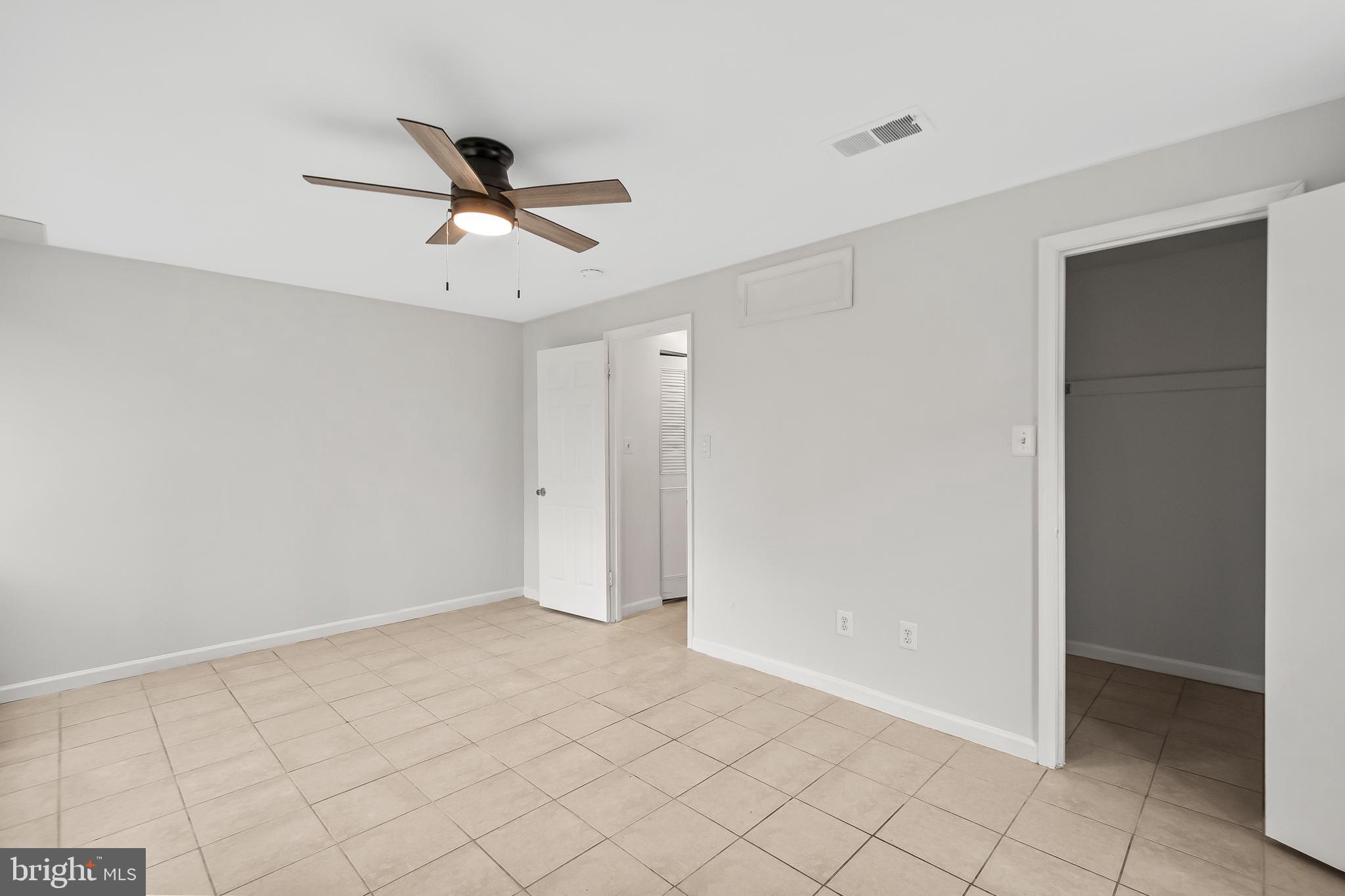 HUNTLEY SQUARE CONDOMINIUMS - Residential