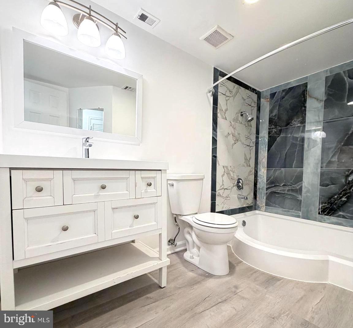 HUNTLEY SQUARE CONDOMINIUMS - Residential