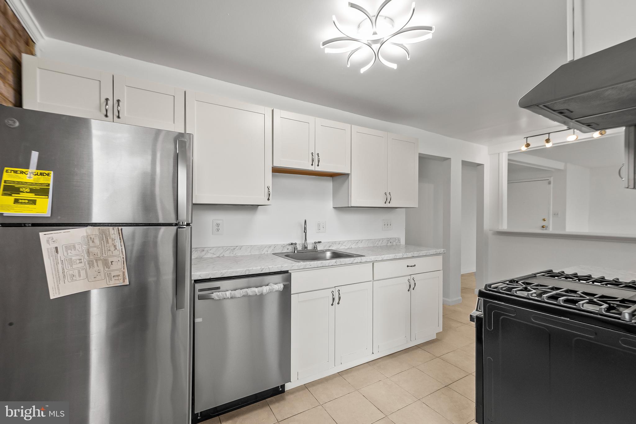 HUNTLEY SQUARE CONDOMINIUMS - Residential