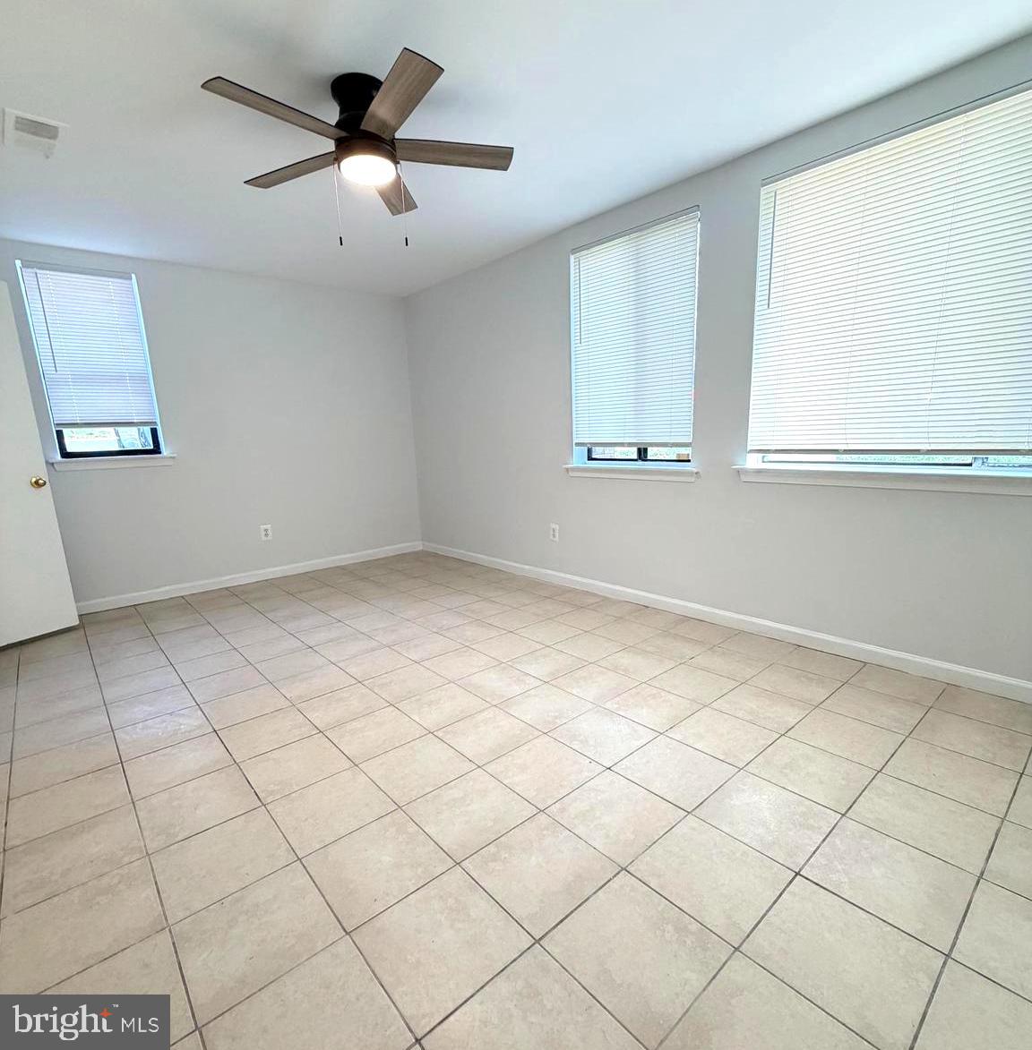 HUNTLEY SQUARE CONDOMINIUMS - Residential