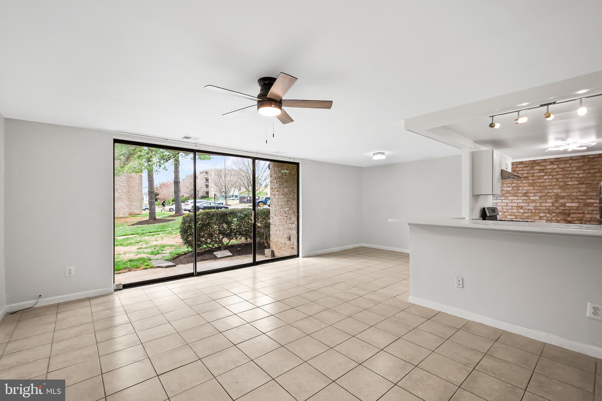 HUNTLEY SQUARE CONDOMINIUMS - Residential