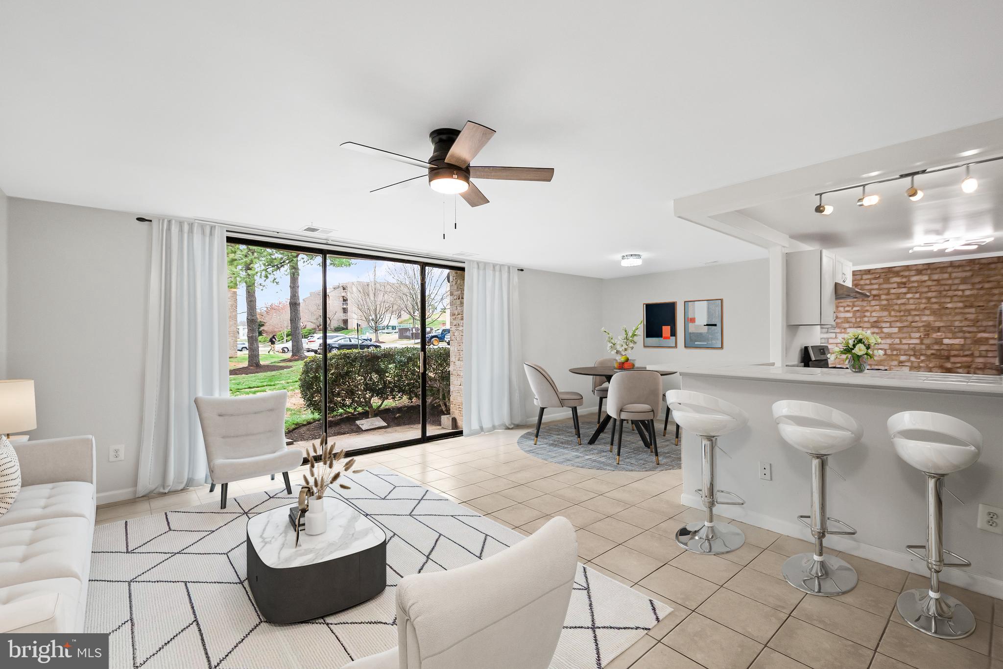 HUNTLEY SQUARE CONDOMINIUMS - Residential