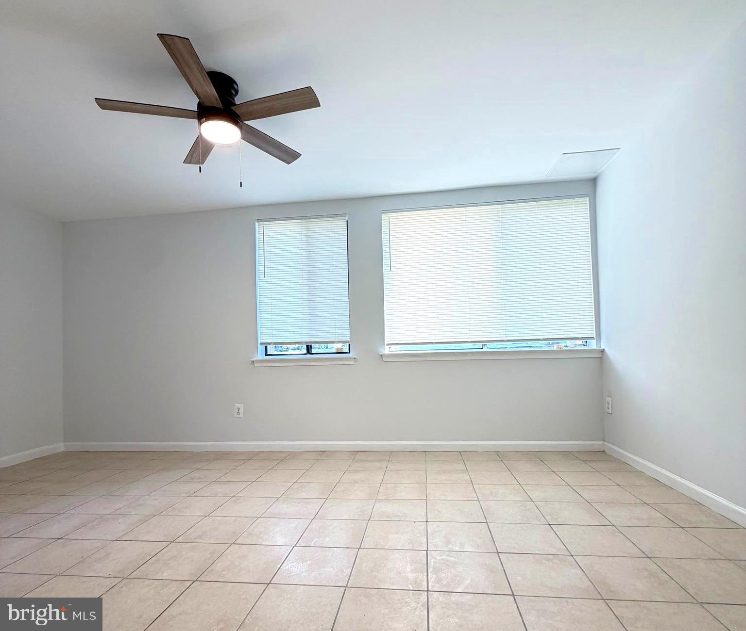 HUNTLEY SQUARE CONDOMINIUMS - Residential