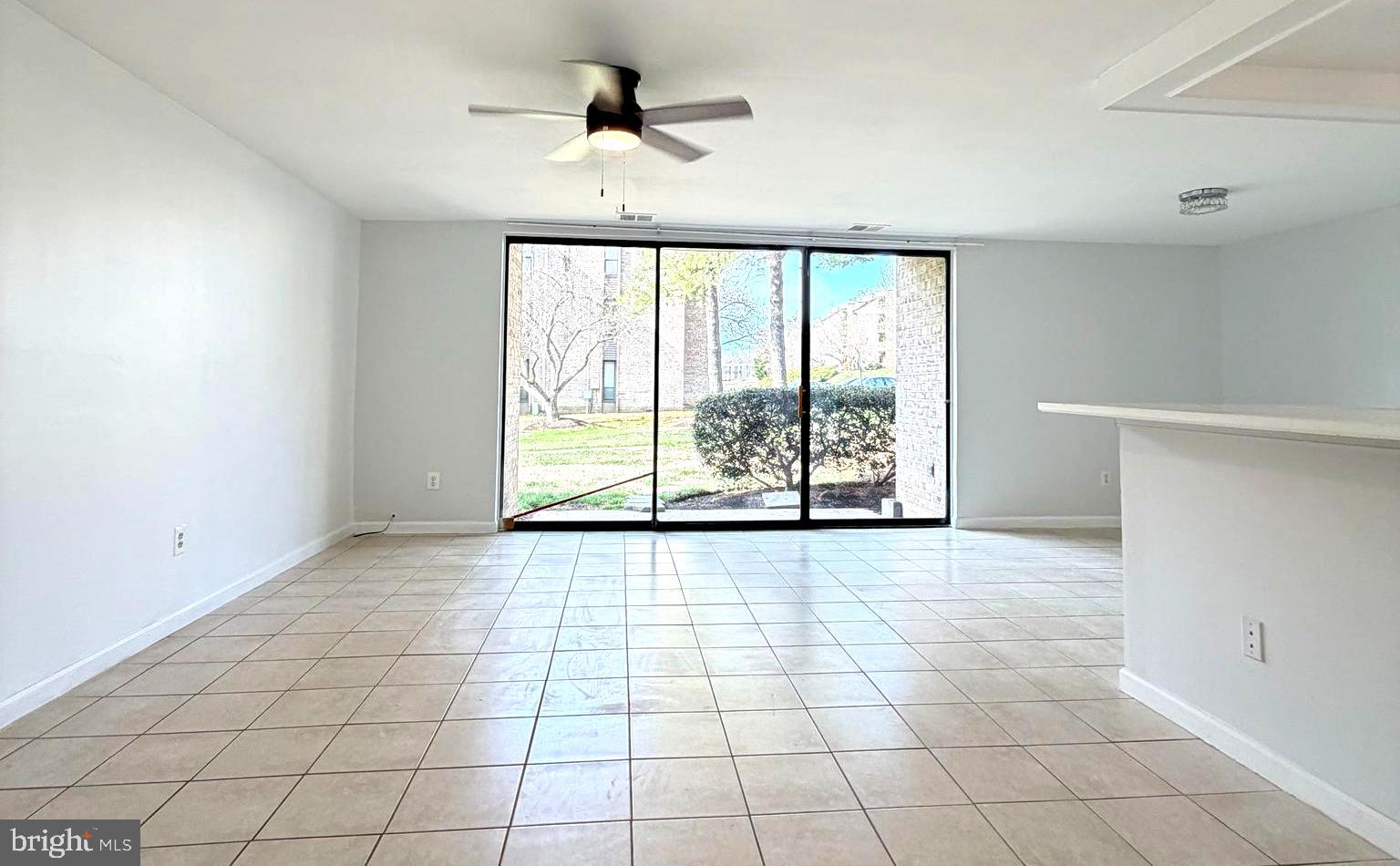 HUNTLEY SQUARE CONDOMINIUMS - Residential