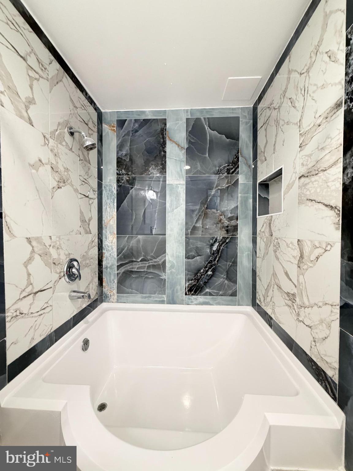 HUNTLEY SQUARE CONDOMINIUMS - Residential