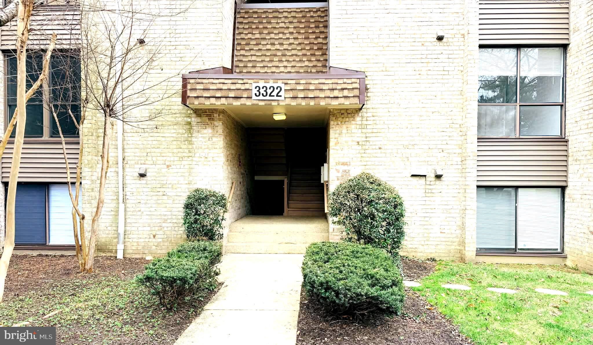 HUNTLEY SQUARE CONDOMINIUMS - Residential