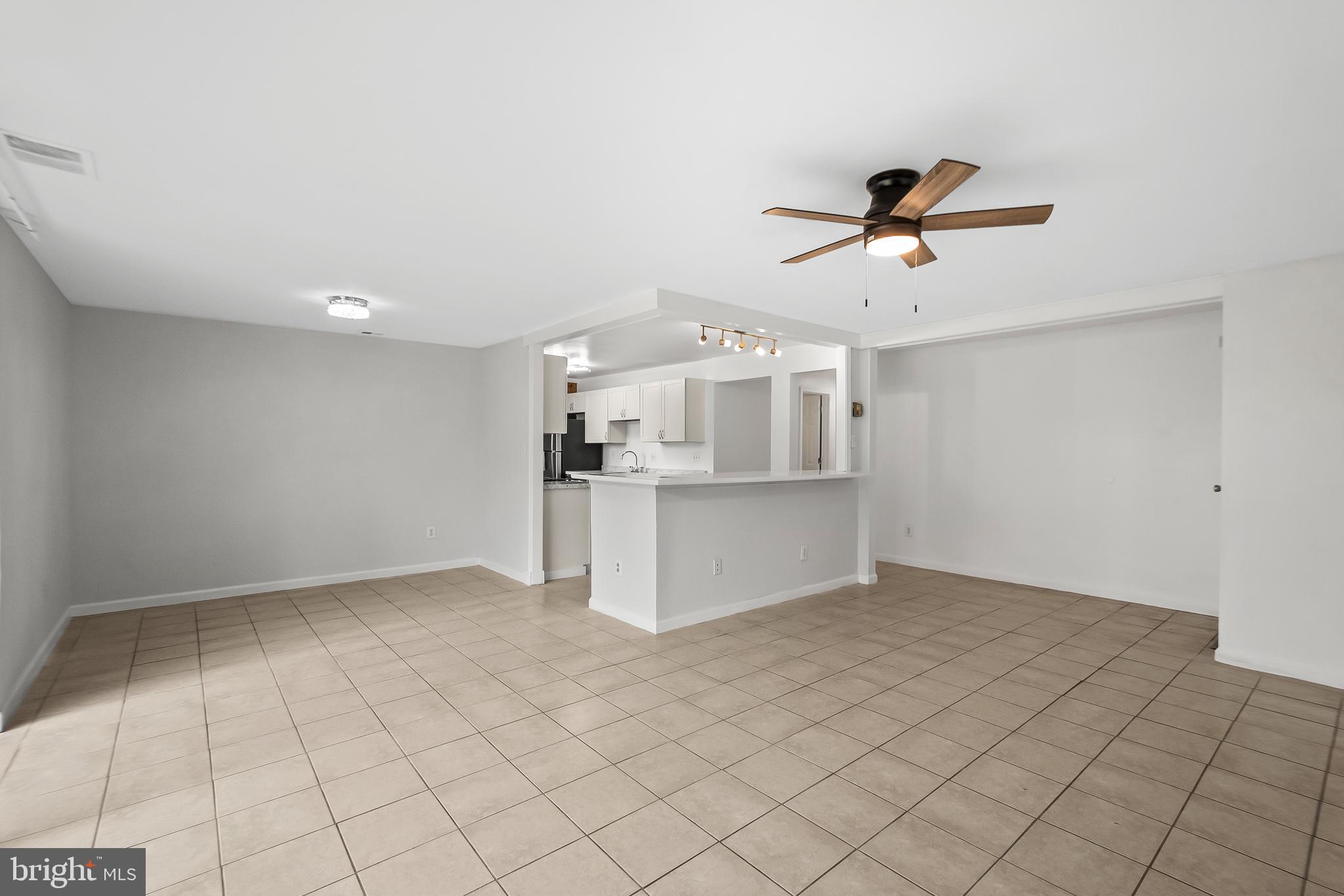 HUNTLEY SQUARE CONDOMINIUMS - Residential