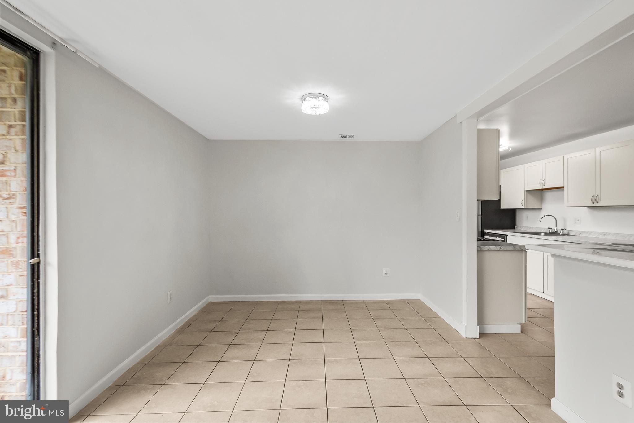 HUNTLEY SQUARE CONDOMINIUMS - Residential