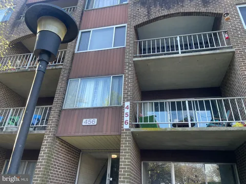 456 Girard Street Unit T2, Gaithersburg, MD MLS: MDMC2175716