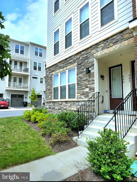 Townhouse For Rent - 902 California Drive<br/> Loudoun County, LEESBURG, VA 20176