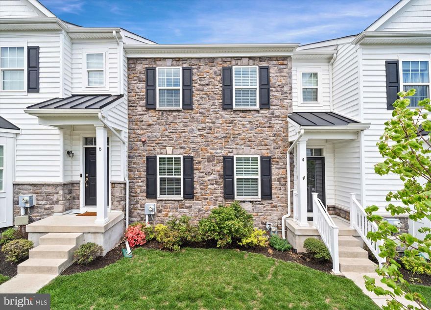 Welcome home to this beautiful  3-bedroom, 2.1-bathroom home located in the highly sought-after Reserve at Rose Tree. In the heart of the award-winning Rose-Tree Media school district and close to downtown Media,The Promenade at Granite Run and the New WawaTrain Station. This traditional style home offers a spacious and inviting layout with 9 foot ceilings and beautiful hardwood flooring throughout first and 2nd floors. Step inside to discover a beautifully designed open concept Kitchen with 42" shaker cabinets, an oversized kitchen island with granite countertops, and a seamlessly connected Living Room with gas fireplace, perfect for entertaining guests or relaxing with the family. The Master Bedroom is a true oasis with a vaulted ceiling, providing a tranquil retreat at the end of the day. The Master Bathroom features an oversized shower and a spacious walk-in closet. Finishing off the second floor are two additional Bedrooms and full size bath. Convenience is key with a 2nd-floor laundry room, making chores a breeze. Partial finished basement perfect for additional TV room or playroom, plenty of additional space for finishing off more space and storage, this space is already rough plumbed and framed for a bathroom.  Great outdoor courtyard for bar-b-ques and oversized detached 2 car garage. Exterior home was recently Power Washed. 
Don't miss your chance to make this lovely property your new home. Schedule a showing today and experience the comfort and elegance this home has to offer.