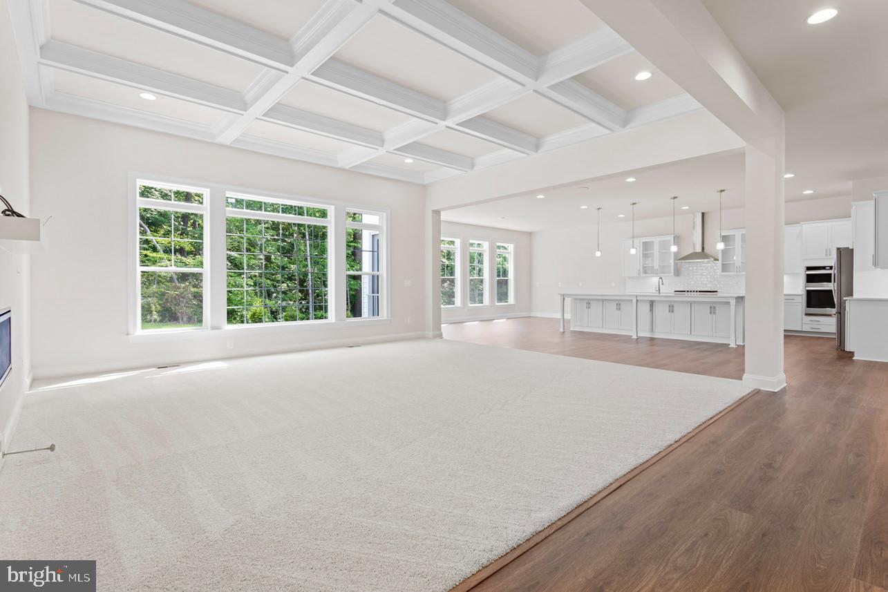 SOUTH LAKE - Residential