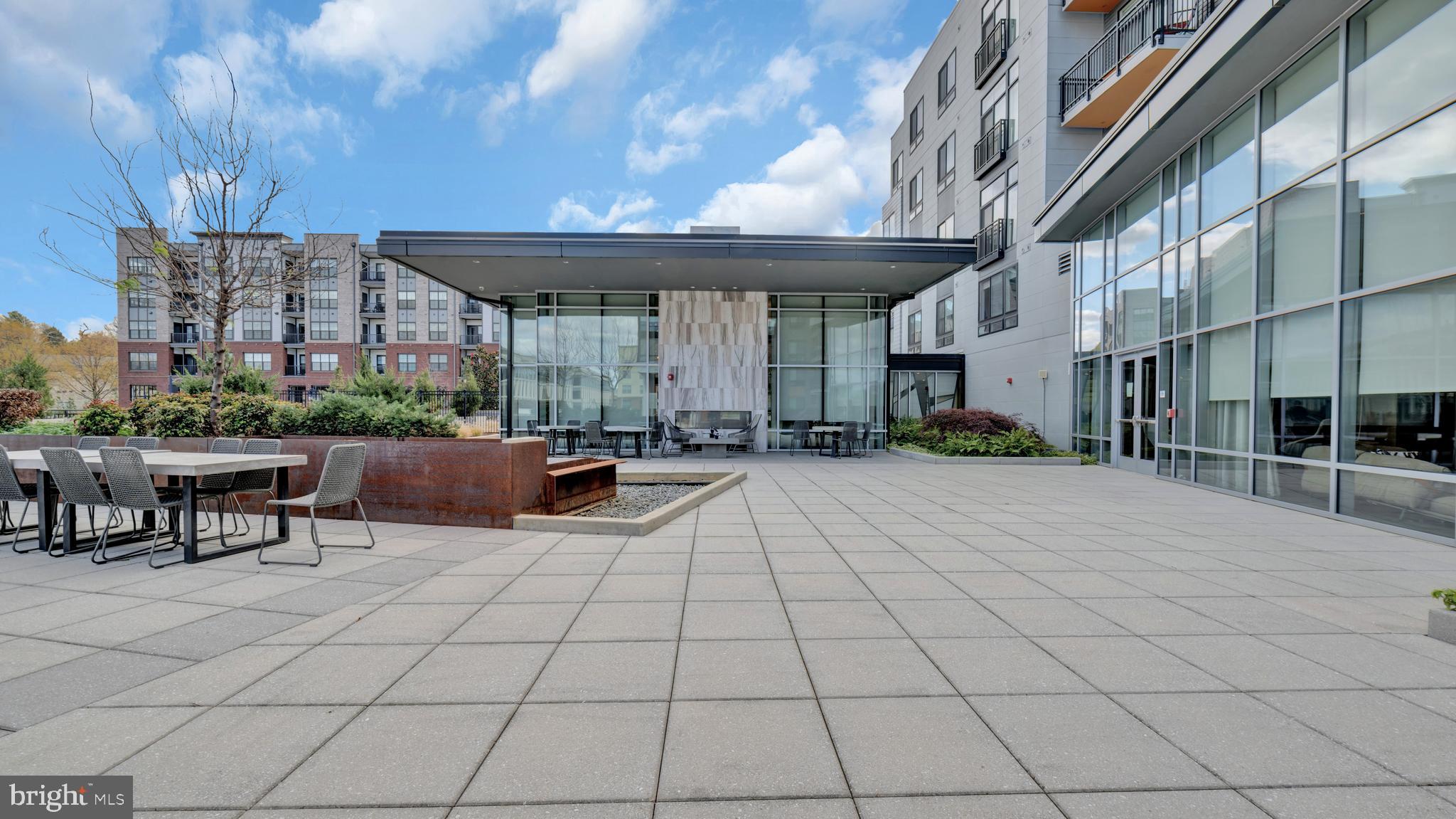 145 RIVERHAVEN DRIVE 514