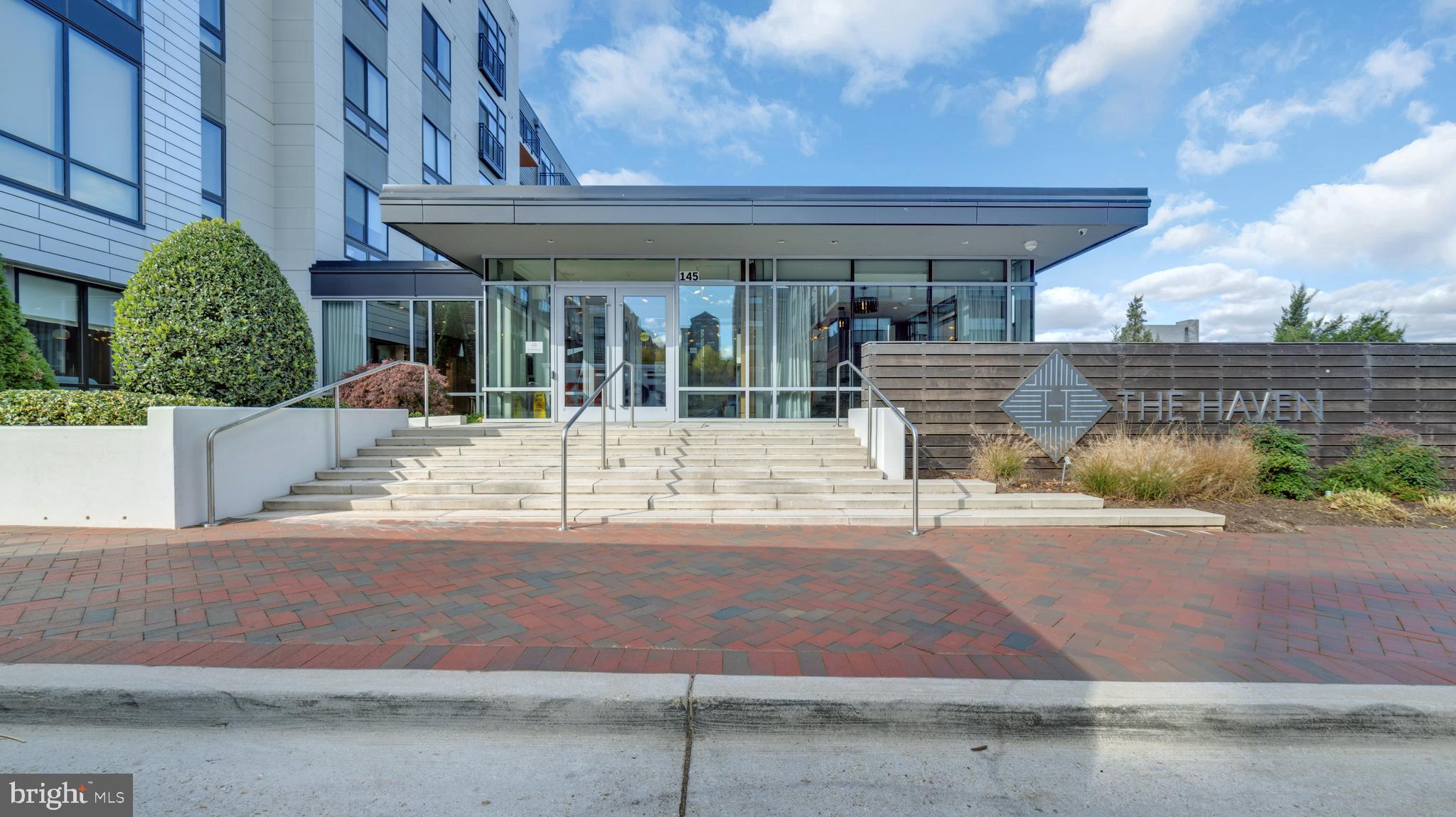 145 RIVERHAVEN DRIVE 514